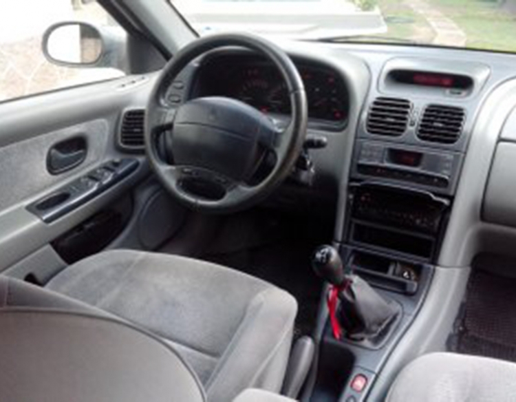 Renault Laguna V6 RXT - Modelo: 1999