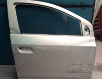 Puerta delantera derecha de Chevrolet Onix 2016