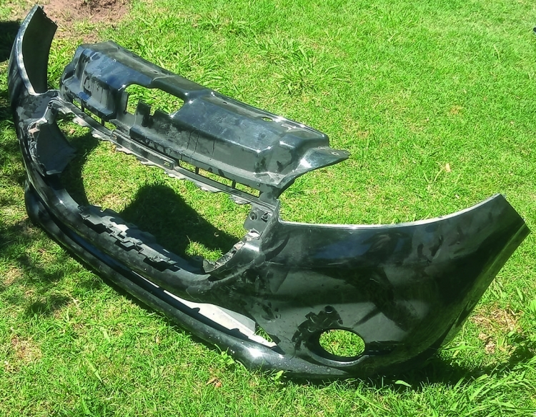 Paragolpe delantero de Peugeot 208 año 2013