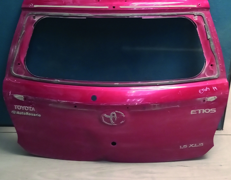 Portón trasero de Toyota Etios 2019 