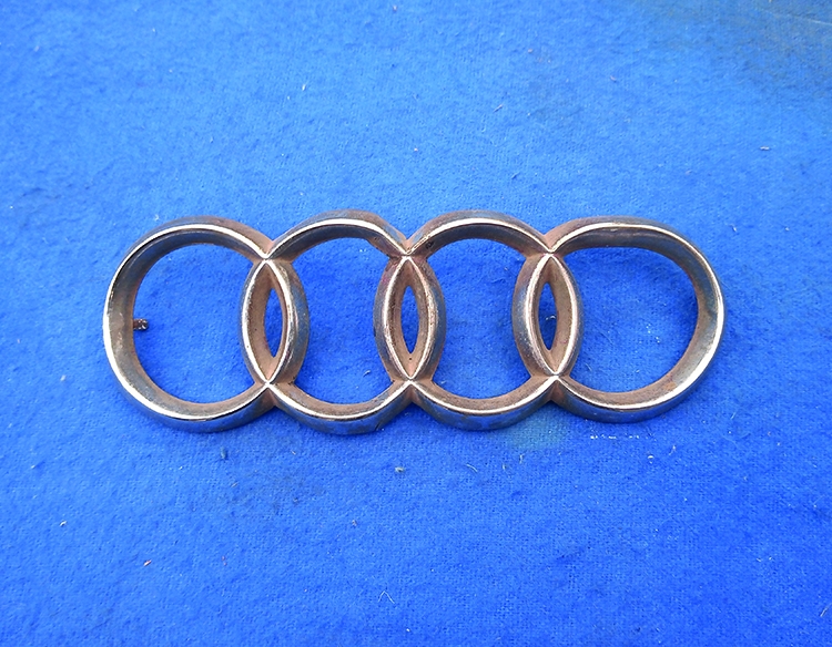 VENDIDO EN LOTE - Emblema de Auto Unión de 4 aros