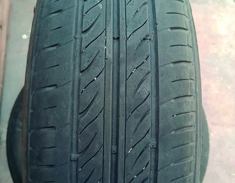 VENDIDAS / Llantas R14 de Corsa con cubiertas