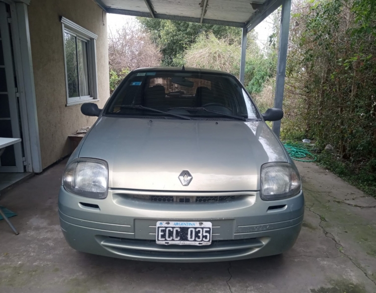 Renault Clío cola larga