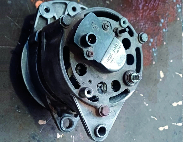 VENDIDO / Alternador "Lucas Indiel" para Ford Taunus 