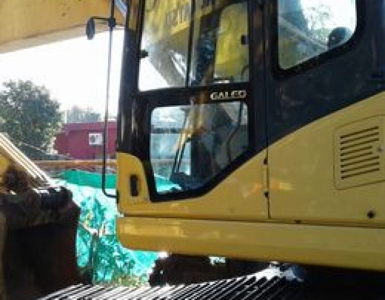 EXCAVADORA KOMATSU PC200 LC
