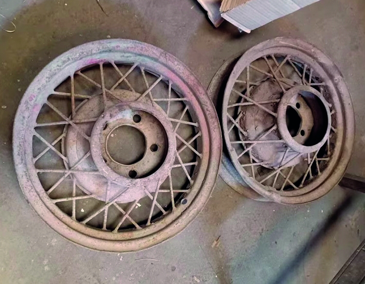 Vendo 2 llantas de Ford V8 1932 R16"