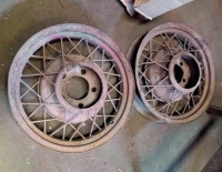 Vendo 2 llantas de Ford V8 1932 R16"