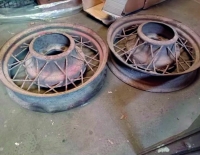 Vendo 2 llantas de Ford V8 1932 R16"