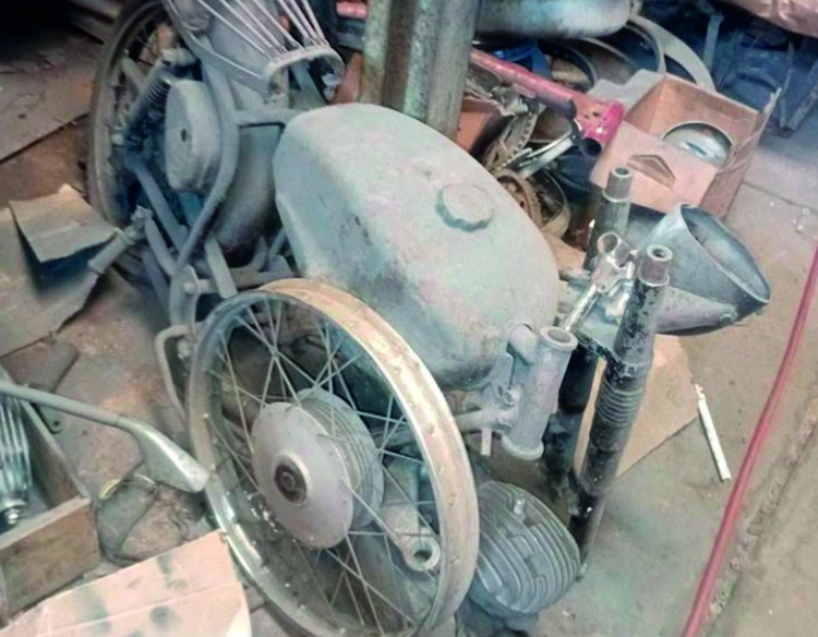 Moto "Danuvia 125" 