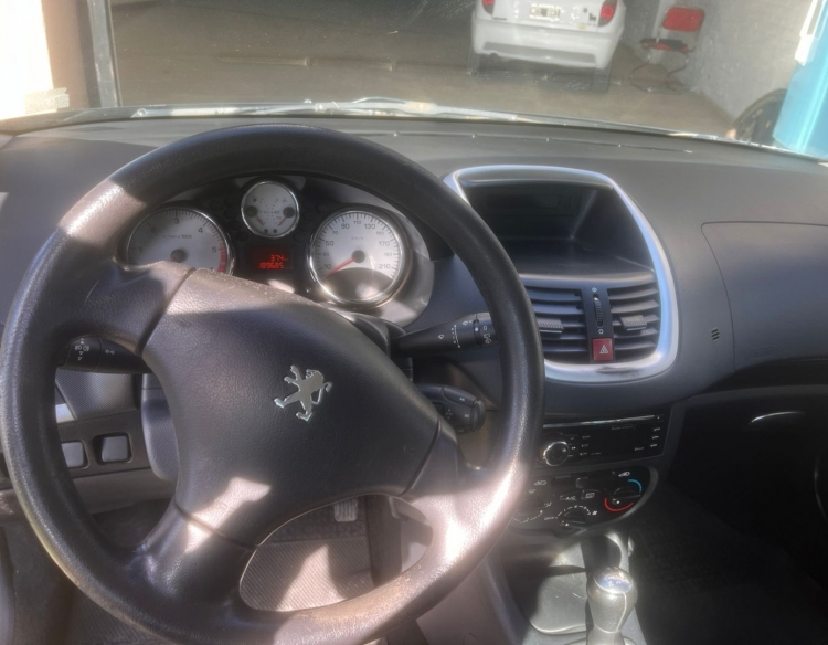 Peugeot 207 compact HDI 1.4 2013