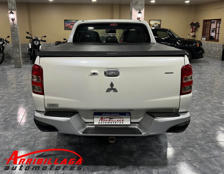 Mitsubishi L200 Sportero 4x4 AT 2.4 DI-D 2017 Necochea
