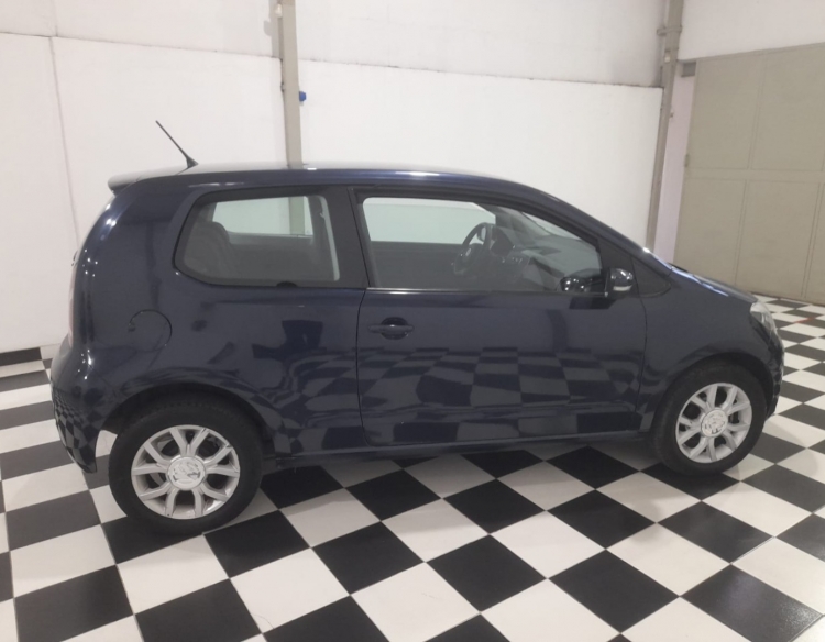 UP 2016 61000kms única mano.