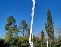 Hidrogrua articulado con grua de arrastre. Marca axion.