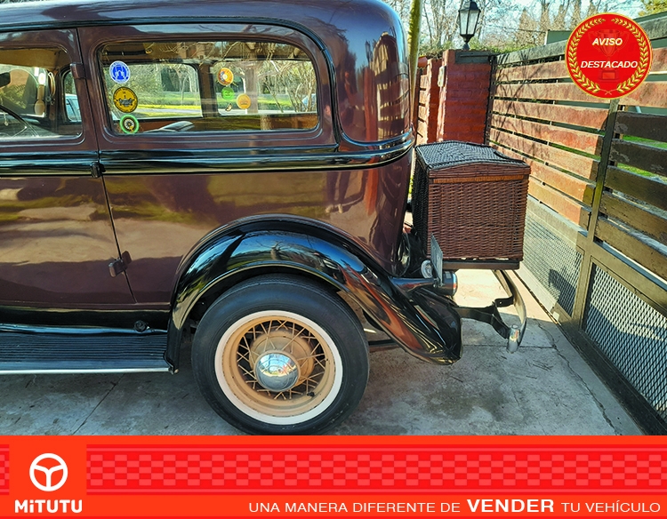 Chrysler Plymouth "Six" sedán 2 puertas