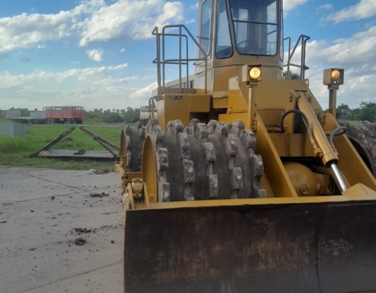 COMPACTADOR CATERPILLAR – 825C