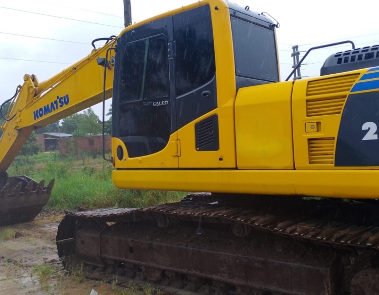 EXCAVADORA SOBRE ORUGA KOMATSU PC200-8