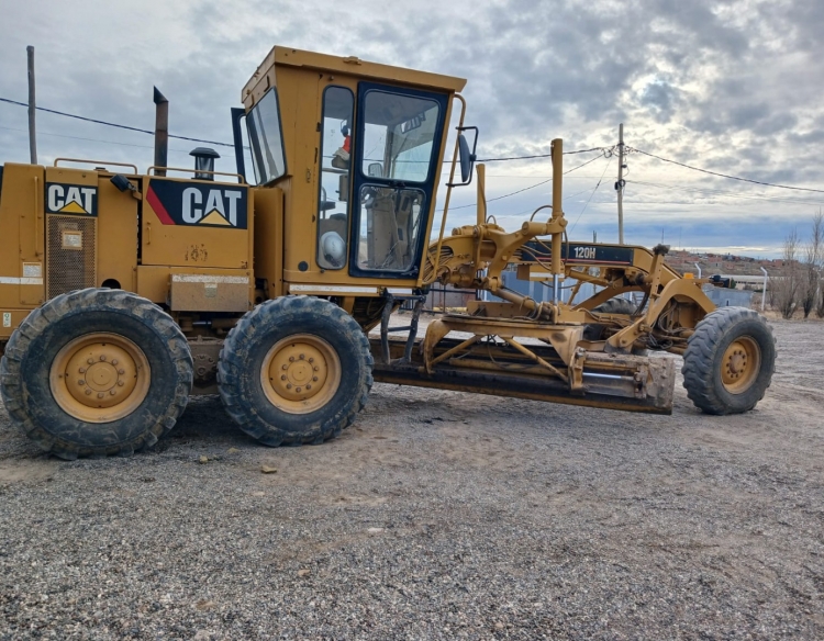 MOTONIVELADORA CATERPILLAR® 120H
