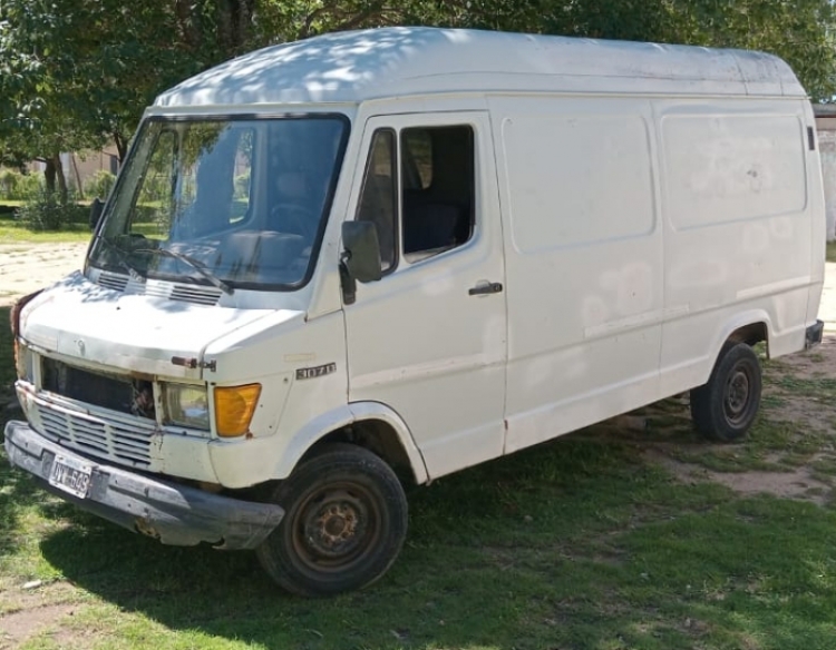 Mercedes Benz 307D