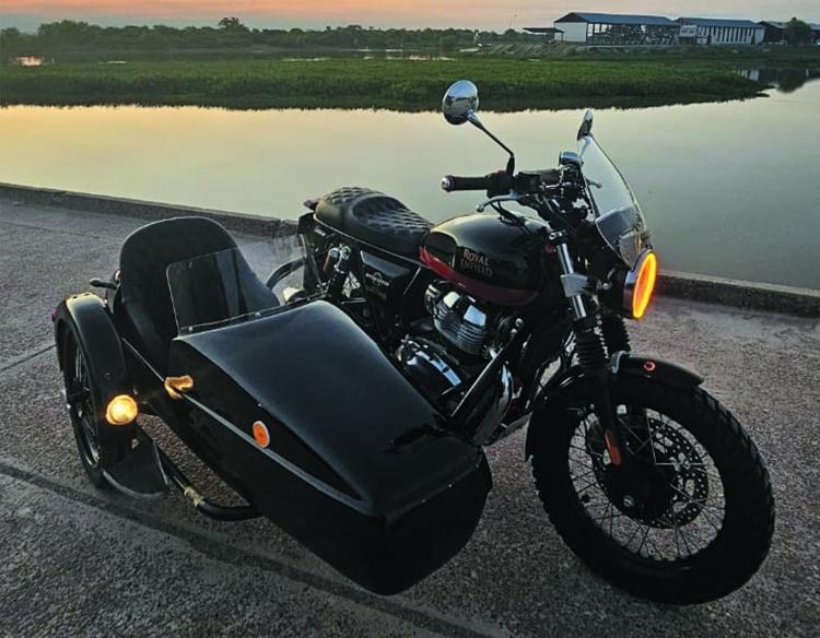 Royal Enfield Interceptor con sidecar