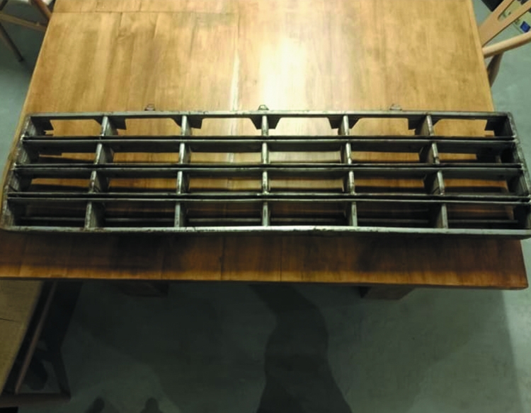 Parrilla frontal F100