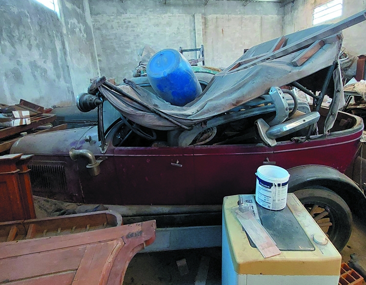 Se vende lote de autos antiguos