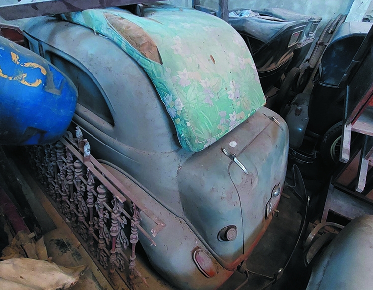 Se vende lote de autos antiguos