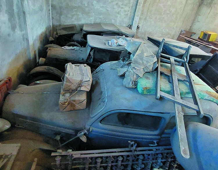 Se vende lote de autos antiguos