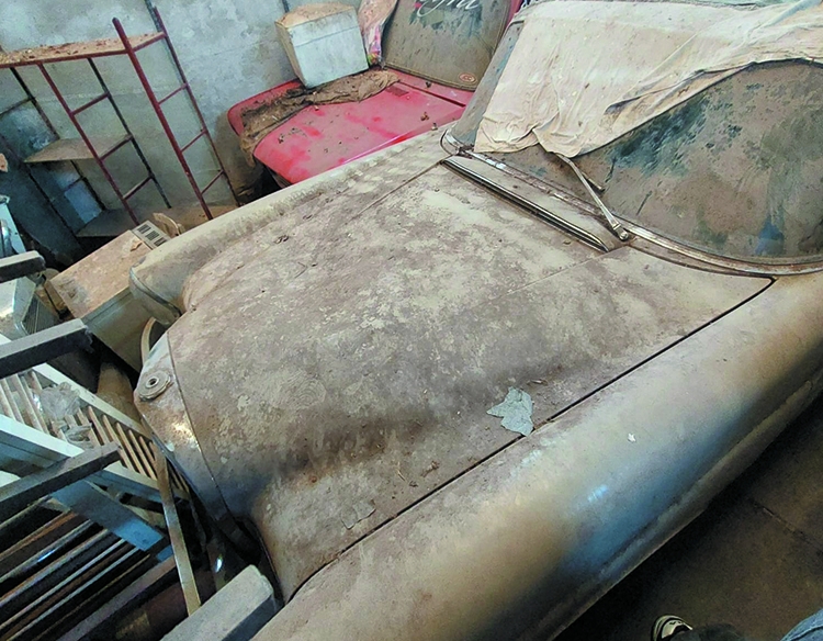 Se vende lote de autos antiguos
