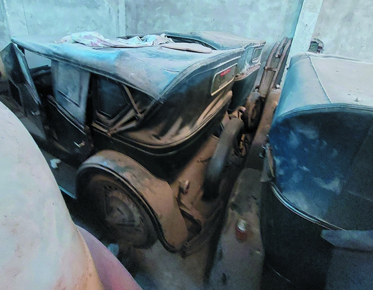 Se vende lote de autos antiguos