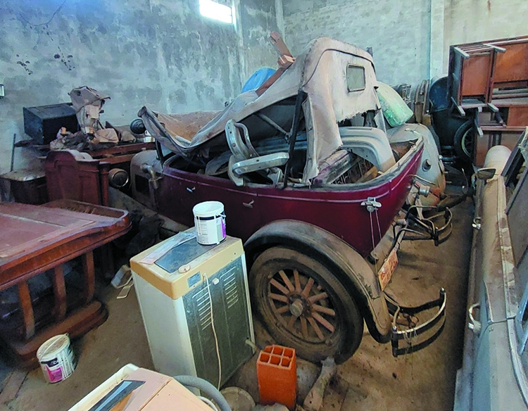 Se vende lote de autos antiguos