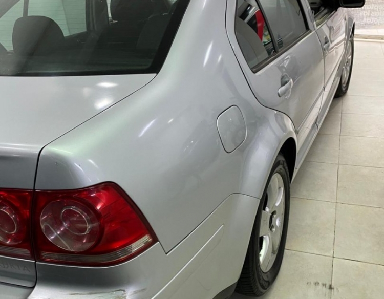 Doy a pagar Volkswagen Bora 2.0 solo con DNI