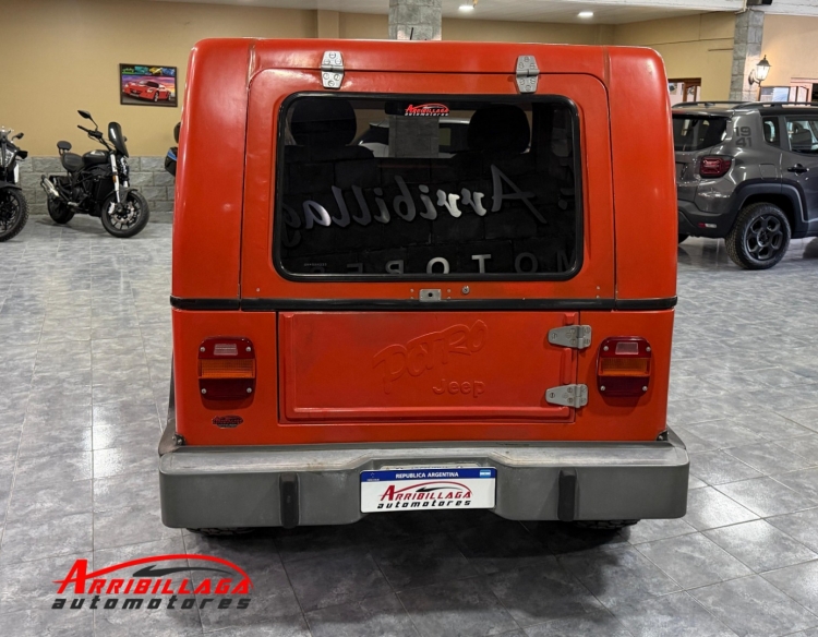 ** JEEP Carrocería Potro 4x2 Motor Ford 221 Necochea **